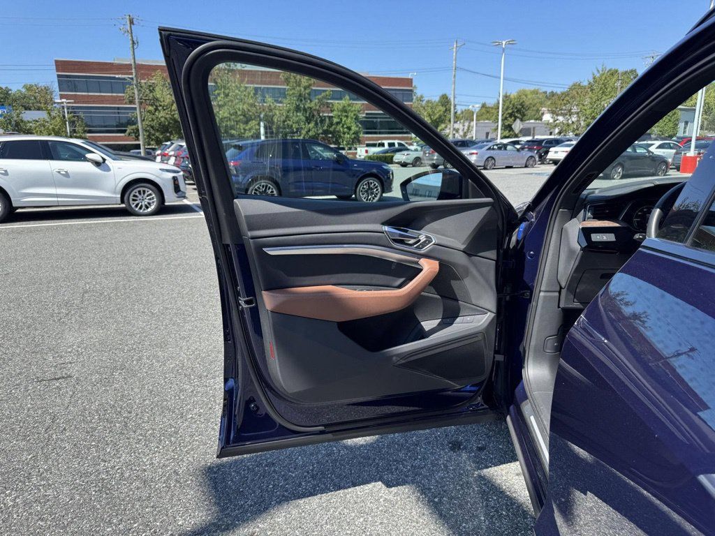 Used 2022 Audi e-tron Premium AWD/4WD image 22