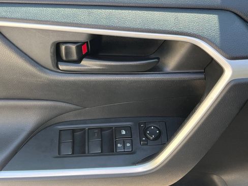 Used 2022 Toyota RAV4 LE FWD image 22