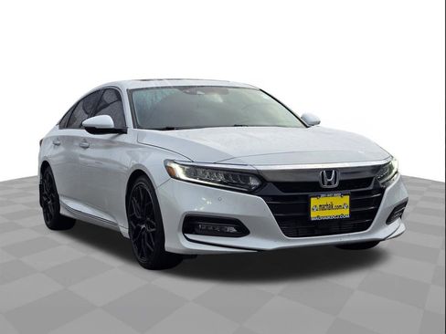 Used 2020 Honda Accord Touring image 3