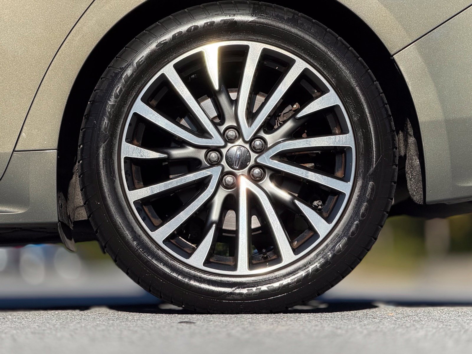 Used 2017 Lincoln Continental Select FWD image 19