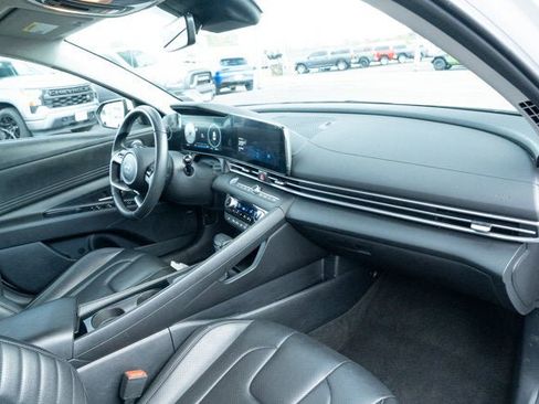 Used 2025 Hyundai Elantra Limited image 36