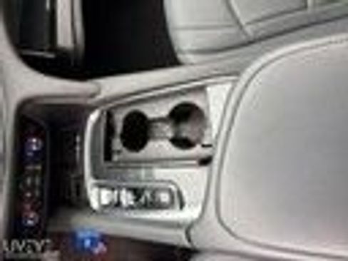 Used 2023 Buick Enclave Essence image 9