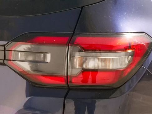 Used 2025 Honda Pilot EX-L image 10