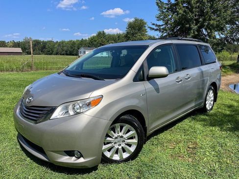 Used 2016 Toyota Sienna XLE AWD/4WD image 1