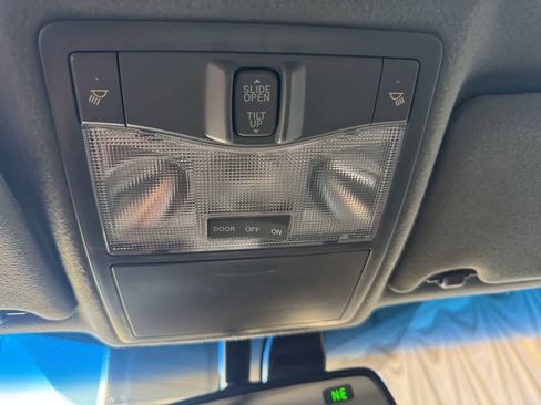 Used 2011 Toyota Avalon Limited FWD image 27