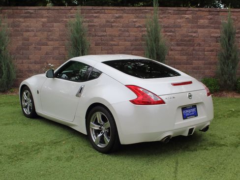 Used 2009 Nissan 370Z Touring RWD image 28