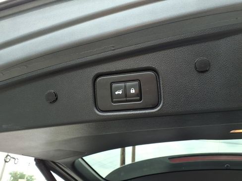 Used 2024 Nissan Pathfinder SL AWD/4WD image 15