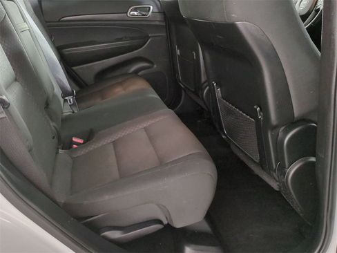 Used 2020 Jeep Grand Cherokee Laredo image 24