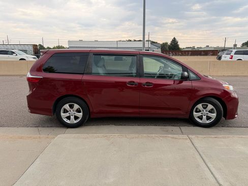 Used 2015 Toyota Sienna L FWD image 5