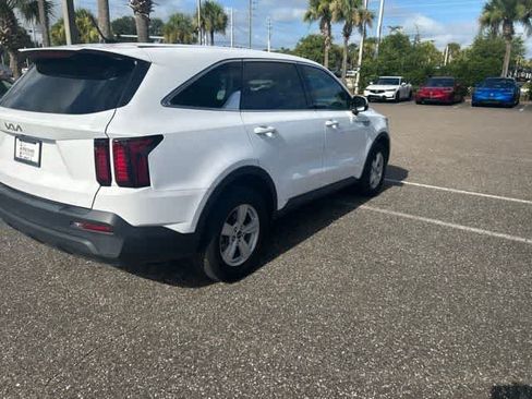 Used 2023 Kia Sorento LX FWD image 10