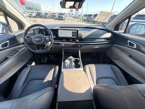 Used 2026 Kia Carnival LXS FWD image 2