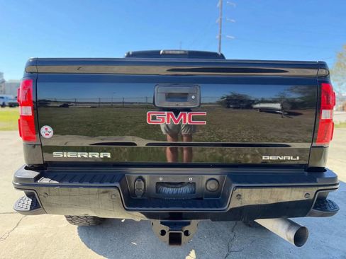 Used 2019 GMC Sierra 2500 Denali w/ Duramax Plus Package AWD/4WD image 4