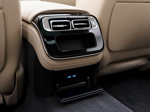 Used 2024 Mercedes-Benz S 580e 4MATIC Sedan image 55