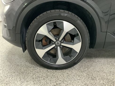 Used 2024 Volvo XC40 B5 Plus AWD/4WD image 11