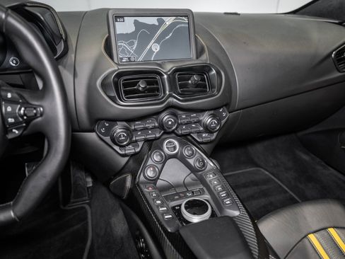 Used 2019 Aston Martin V8 Vantage Coupe image 21