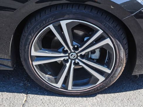 Used 2023 Nissan Sentra SR w/ SR Premium Package image 11