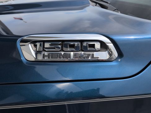Used 2022 RAM 1500 Big Horn AWD/4WD image 3