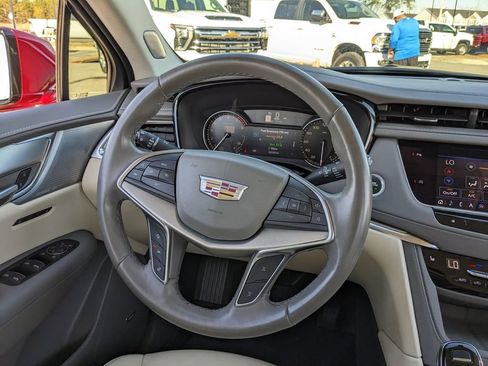Used 2023 Cadillac XT5 Premium Luxury FWD image 13