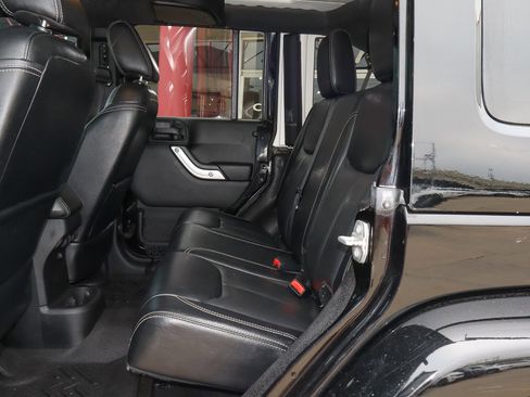 Used 2017 Jeep Wrangler Unlimited Rubicon image 8