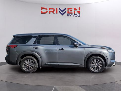 Used 2022 Nissan Pathfinder S FWD image 6