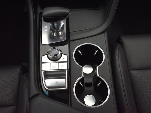 Used 2025 Genesis G70 2.5T AWD/4WD image 31