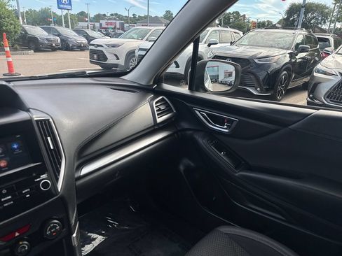 Used 2020 Subaru Forester Premium AWD/4WD image 31