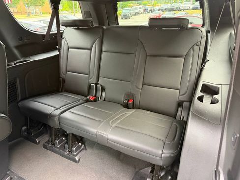 Used 2025 GMC Yukon XL Denali RWD image 34