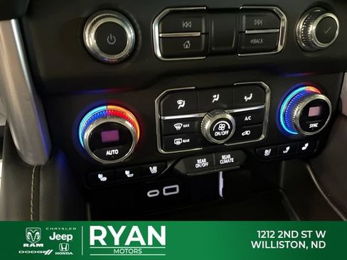 Used 2021 GMC Yukon SLT w/ SLT Luxury Plus Package AWD/4WD image 23
