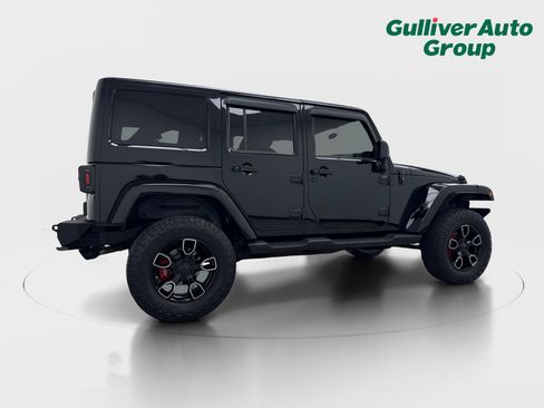 Used 2018 Jeep Wrangler Unlimited Sahara AWD/4WD image 9