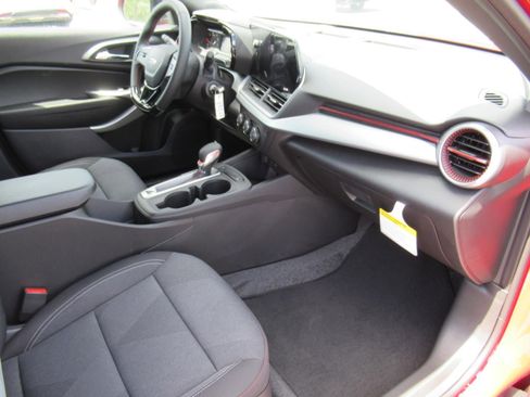 New 2026 Chevrolet Trax RS w/ Sunroof Package FWD image 11