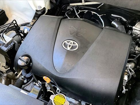 Used 2017 Toyota Highlander XLE image 31