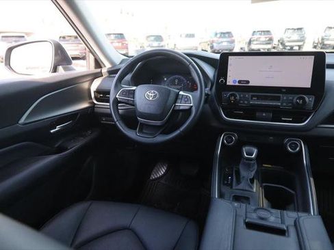 Certified 2025 Toyota Grand Highlander AWD image 23