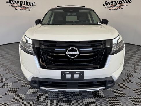 Used 2023 Nissan Pathfinder Platinum AWD/4WD image 5