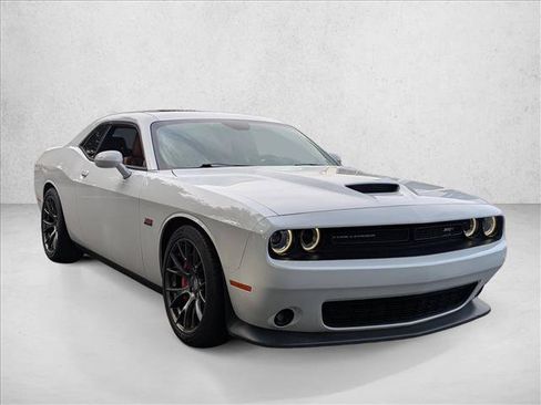 Used 2016 Dodge Challenger SRT w/ Technology Group RWD image 3