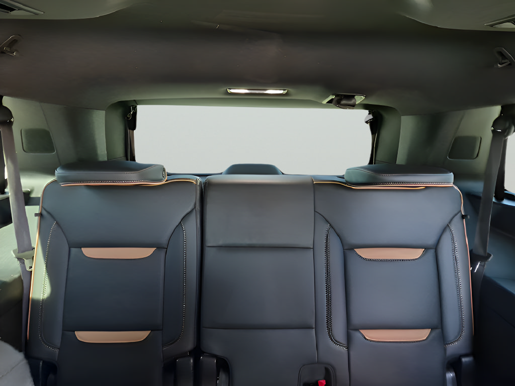 Used 2024 GMC Yukon AT4 w/ Technology Package AWD/4WD image 35