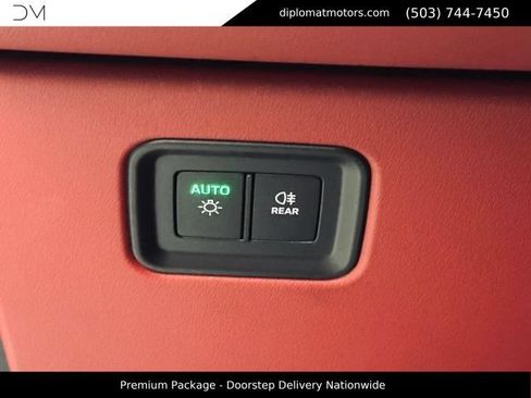 Used 2025 Porsche Macan 4 Electric w/ Premium Package AWD/4WD image 32