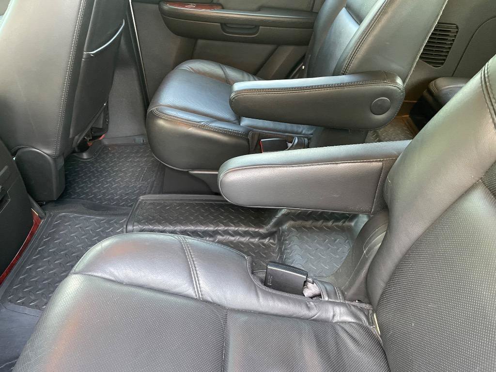 Used 2007 Cadillac Escalade AWD w/ Information Package image 24