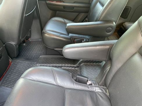 Used 2007 Cadillac Escalade AWD w/ Information Package image 24