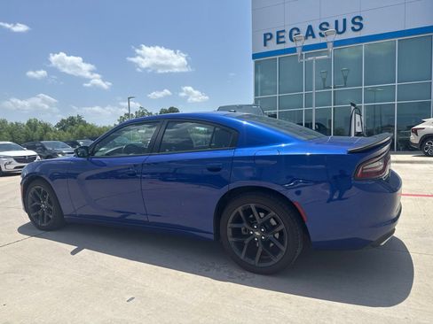 Used 2022 Dodge Charger SXT w/ Blacktop Package RWD image 3