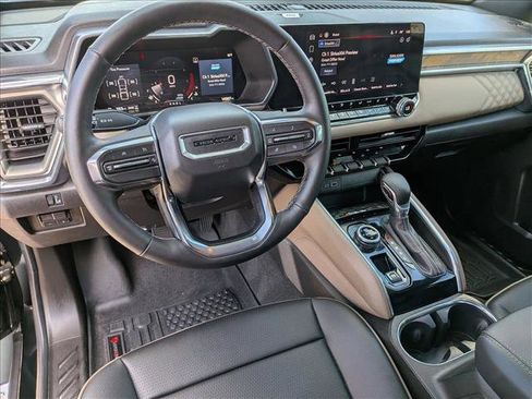 Used 2024 GMC Canyon Denali image 10