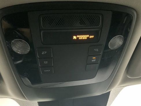 Used 2022 Kia Carnival EX image 35