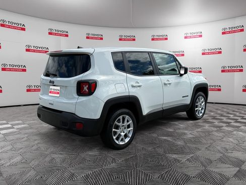 Used 2023 Jeep Renegade Latitude AWD/4WD image 5