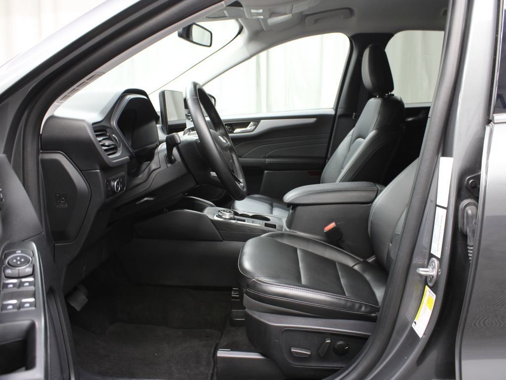 Used 2025 Ford Escape Platinum AWD/4WD image 15