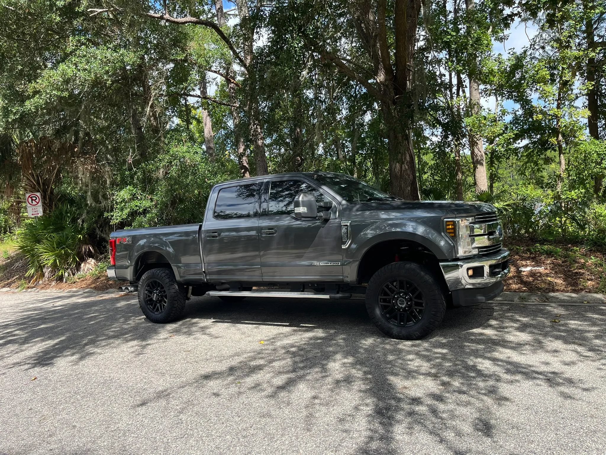 Used 2017 Ford F250 Lariat w/ Lariat Ultimate Package AWD/4WD image 3