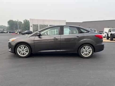 Used 2016 Ford Focus Titanium w/ Titanium Cold Weather Package FWD image 4