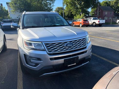 Used 2017 Ford Explorer Platinum AWD/4WD image 3