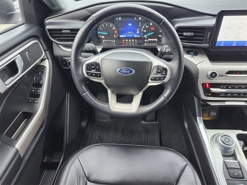 Used 2023 Ford Explorer XLT w/ Equipment Group 202A image 13