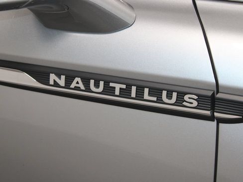 Used 2023 Lincoln Nautilus Reserve FWD image 12