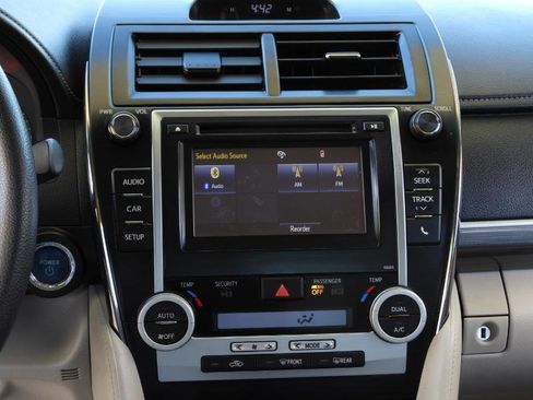 Used 2014 Toyota Camry LE image 29