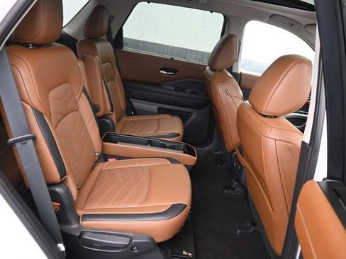 Used 2022 Nissan Pathfinder Platinum w/ Cargo Package AWD/4WD image 8